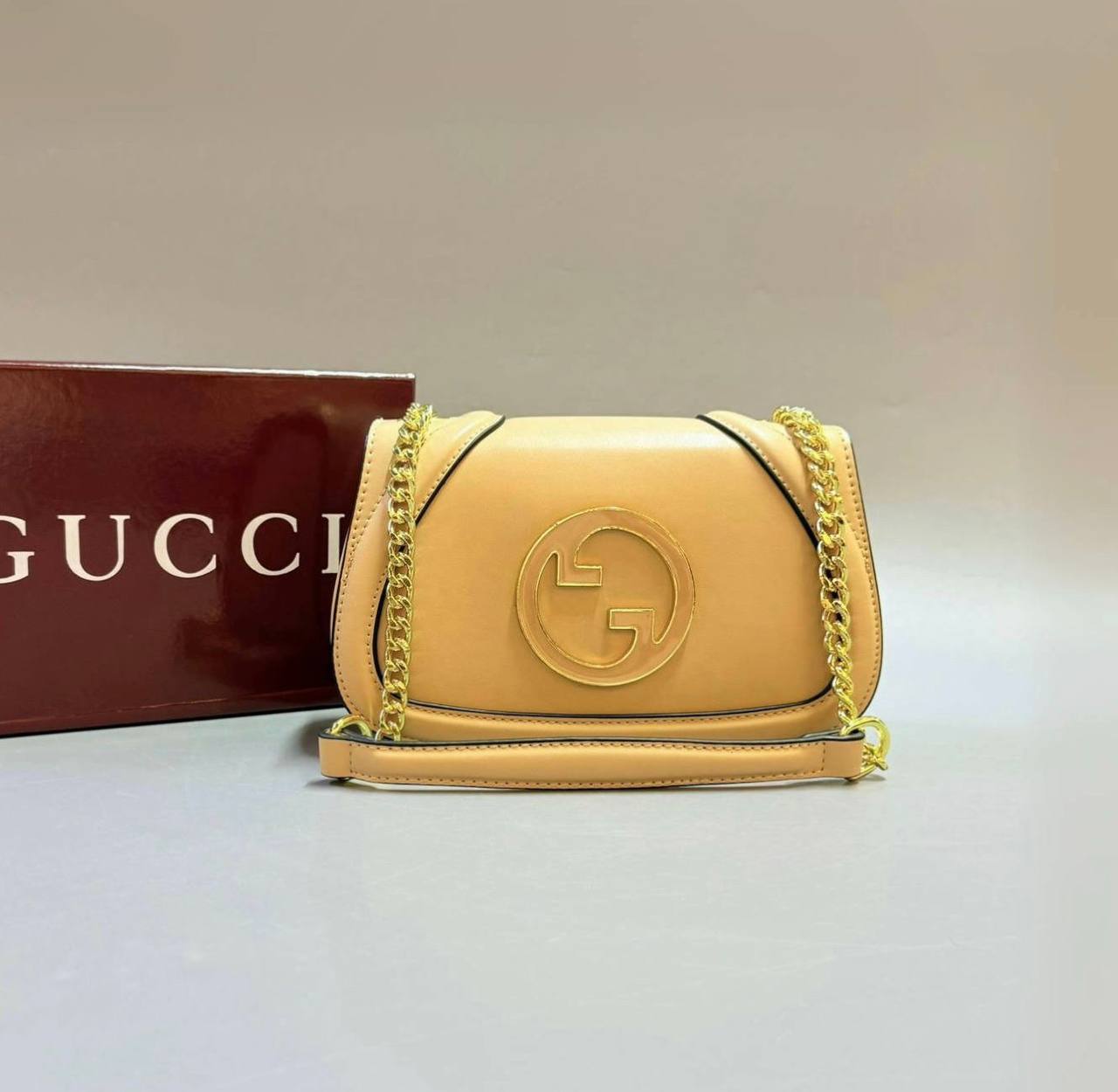 GUCCI 
NEW CAME GOOD QUALITY 
WITH BOX 
🎁🎁🎁

100 dhs🪙💕

Zain39
♥️♥️♥️