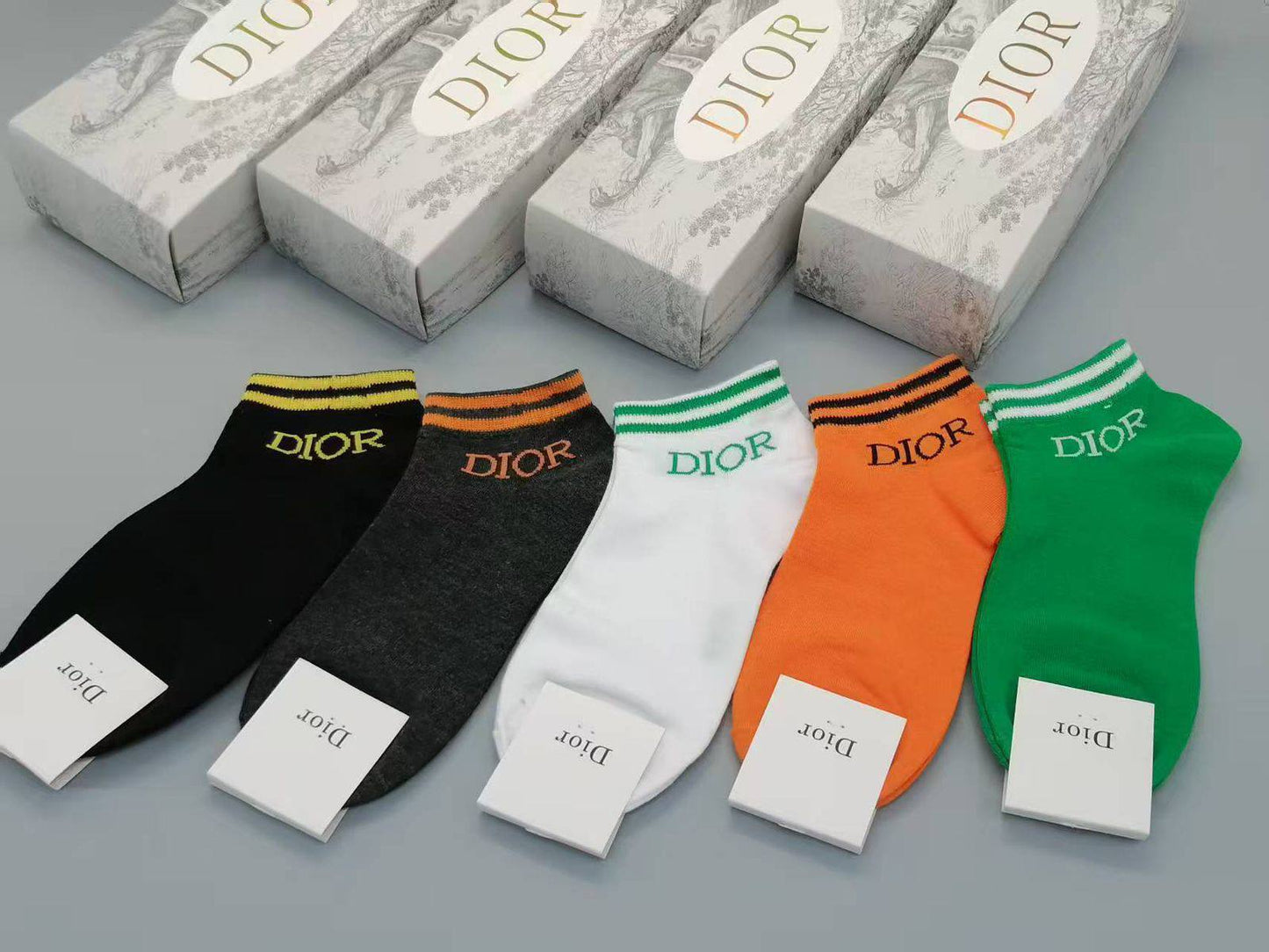 SOCKS 🆕
45 DHS💓
WITH GOOD BOX 📦

Zain28
♥️♥️♥️