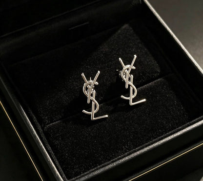 YSL 
Necklace🦋
Earring✨
Bracelet 🍁
Master quality 💯
With normal boxes 🗃️ 
140 dhs🇦🇪🇦🇪

Zain216
♥️♥️♥️