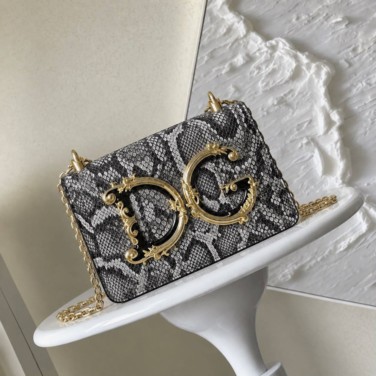 Dolce&Gabbana 

new came 

high quality 

with box 

 115 dhs🇦🇪🇦🇪

Zain39
♥️♥️♥️
