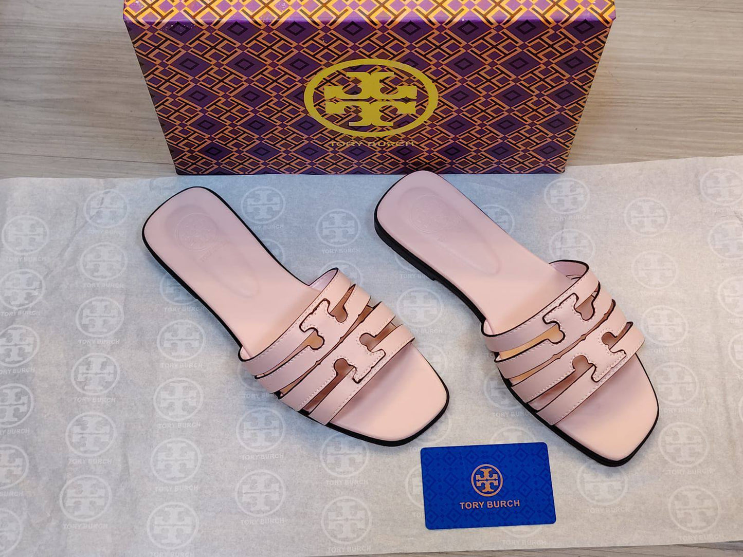 Tory Burch New coming
Size 36 To 41
90 dhs❣️

Zain120
♥️♥️♥️