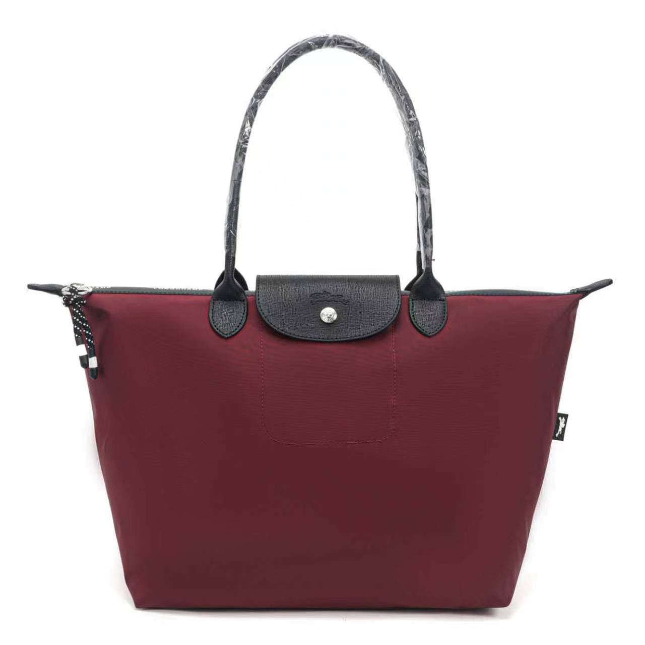 NEW CAME 
LONG CHAMP BAG
GOOD QUALITY 
60 dhs🇦🇪🇦🇪
SIZE :- *48*19*30cm

Zain40
♥️♥️♥️