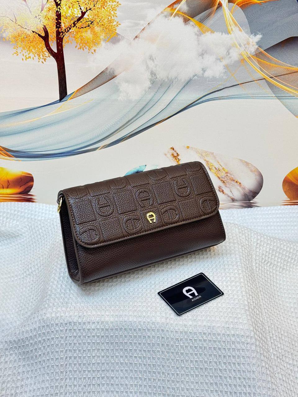 Aigner
Best quality

With box’s
🎁🎁🎁

95 dhs❤️
size 24cm

Zain158
♥️♥️♥️