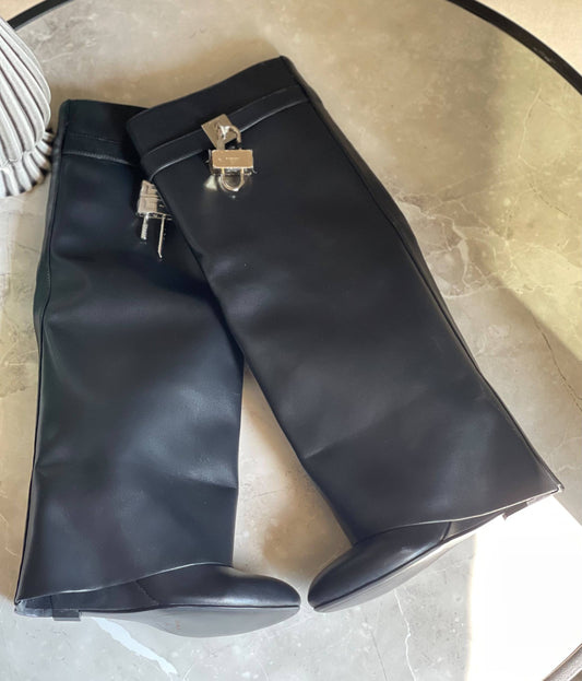NEW GIVENCHY
Vip quality
Size 36 to 41
Long one: 950
Short one: 850

Zain113
♥️♥️♥️