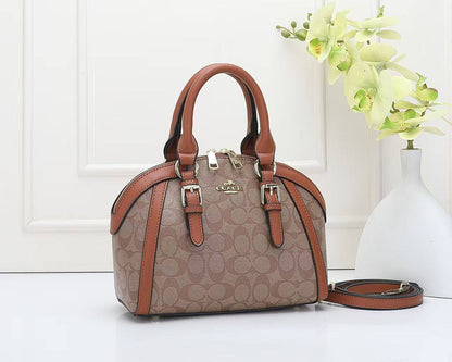 Coach
 Good Quality 

With Box 
🎁🎁🎁

95 dhs🪙🌨️

Zain250
♥️♥️♥️