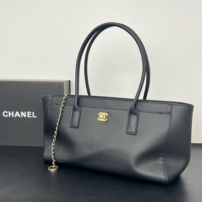Chanel

 re stock 

260 dhs🇦🇪🇦🇪

32cm❤️❤️🙋‍♂️
Zain228
♥️♥️♥️