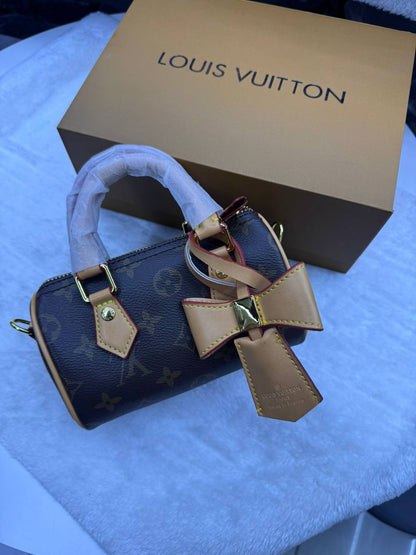 LV

with box
🎁🎁🎁

Size 16:cm
90 dhs✅

Zain114
♥️♥️♥️