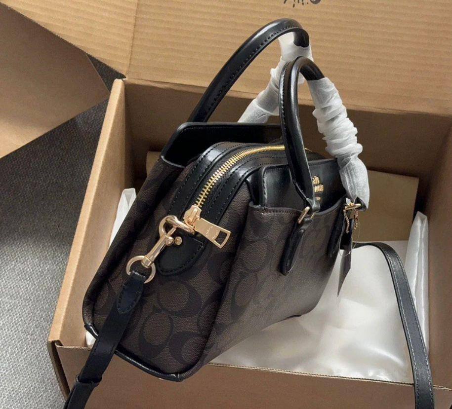 COACH 
NEW CAME 

GOOD QUALITY  

95 dhs🪙🖤

Zain39
♥️♥️♥️