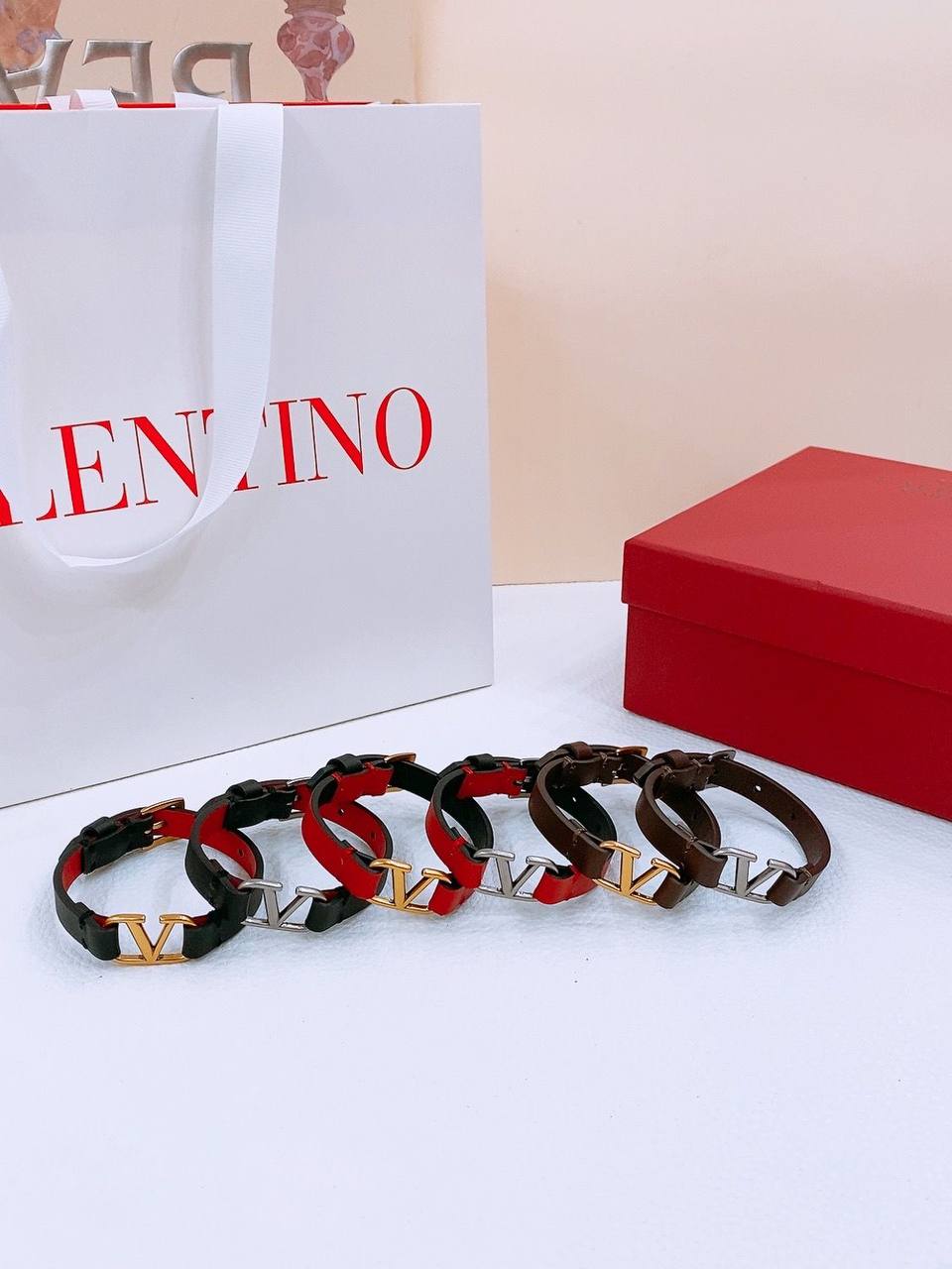 Valentino
💜*bracelet*💜
💜*Super master*💜
220 dhs🪙💕

Zain160
♥️♥️♥️