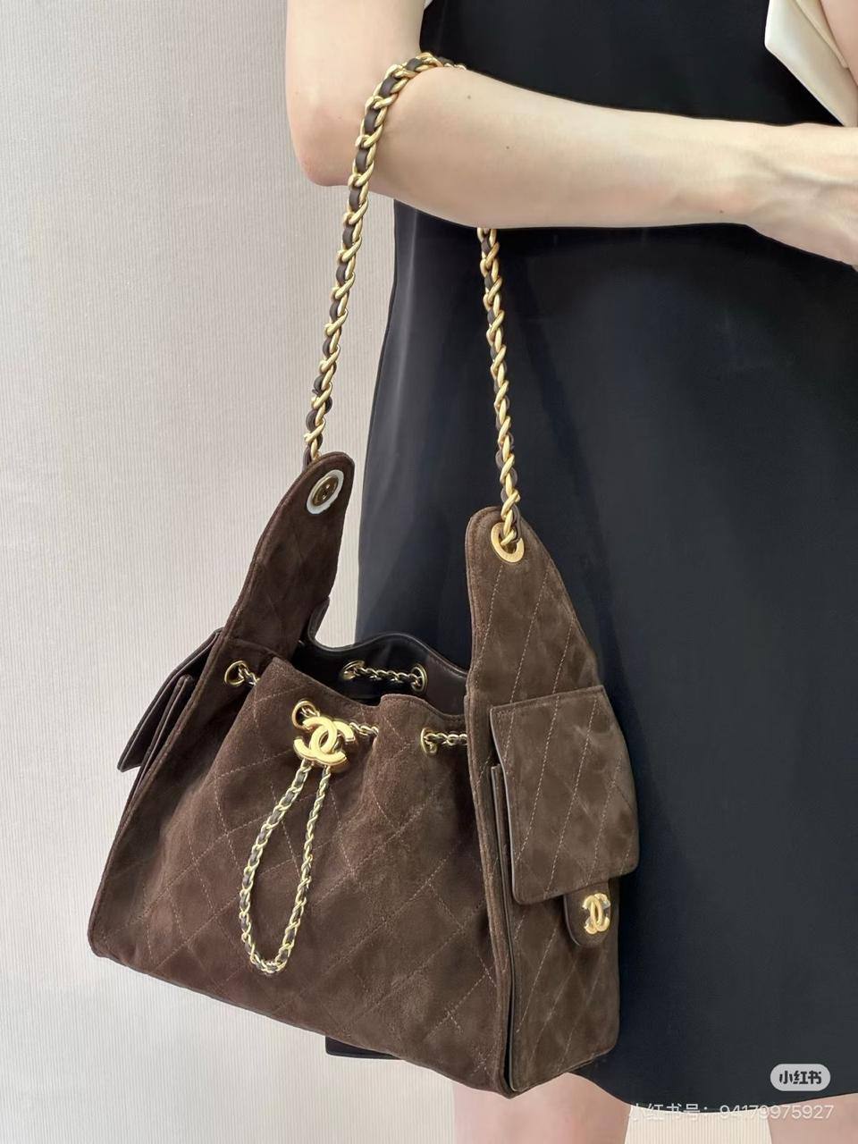 ❤️ Chanel 25C hobo
1️⃣ First quality
Size : 28 * 13 * 35 cm
95 dhs✅

Zain115
♥️♥️♥️