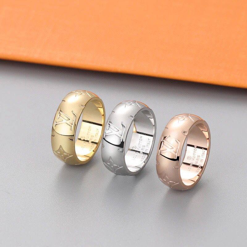 RINGS 
MASTER✨💫
40 DHS✅EACH 
WITH BOX AND PAPER BAG🛍️🎁
SIZES AVAILABLE

Zain89
♥️♥️♥️