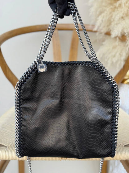 STELLA McCARTENY
25cm
350 dhs✅
Top quality

Zain167
♥️♥️♥️
