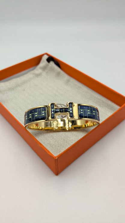 Hermes
*Super Master Quality* 
*Bracelet*
150 dhs🇦🇪🇦🇪 with Normal Box 🎁
190 dhs🇦🇪🇦🇪 with Good Box 🎁
230 dhs🇦🇪🇦🇪 with Master Box 🎁

Zain210
♥️♥️♥️