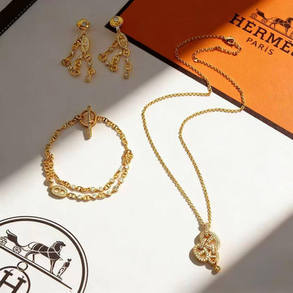 HERMES
MASTER SET ✨💫
NECKLACE 
BRACELET 

EARRINGS

WITH BOX AND PAPER BAG🎁🛍️

170 dhs🇦🇪🇦🇪

Zain89
♥️♥️♥️