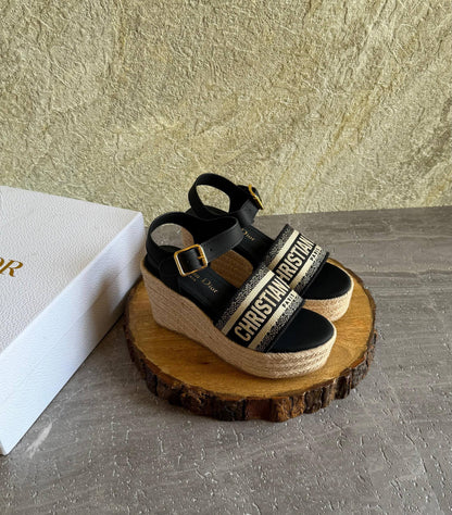 DIOR 
SuperMaster Quality 💯
560 dhs🇦🇪🇦🇪

Size: 36-41💥

Zain171
♥️♥️♥️