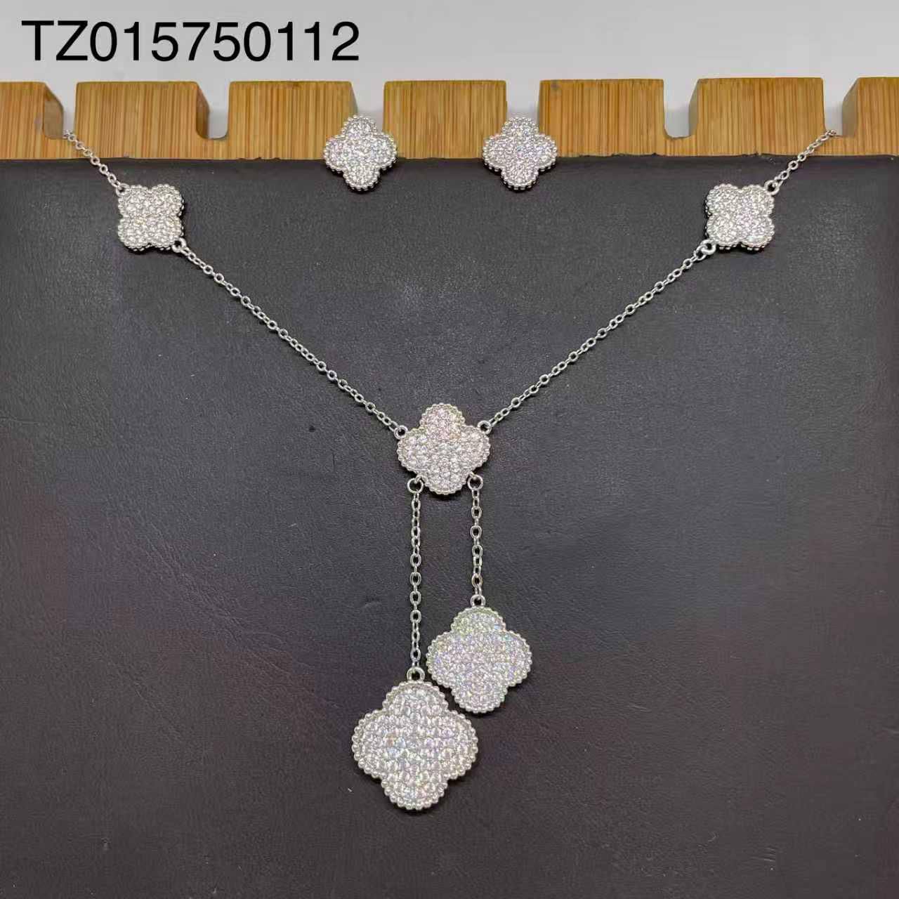 Fashion set* 🦋
Offer price

45 dhs🪙🌨️
normal box 📦

Zain48
♥️♥️♥️