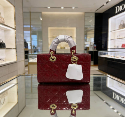 Dior
115 dhs🇦🇪
with box
🎁🎁🎁

Size:25/13/8

Zain07
♥️♥️♥️
