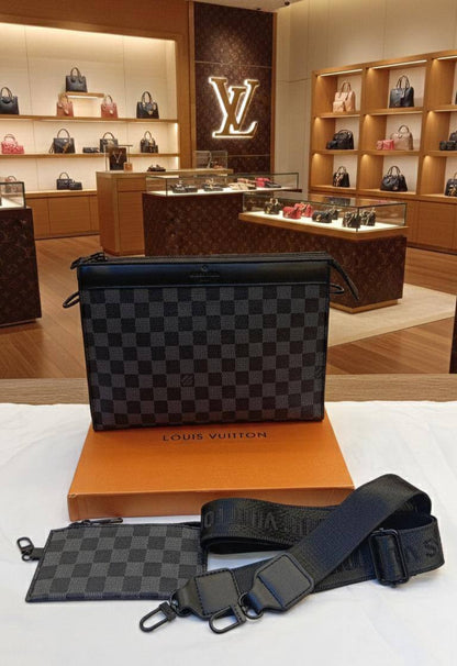 LV
Clutch 
Good quality 
with box 
🎁🎁🎁

70 dhs🪙💕

Zain186
♥️♥️♥️