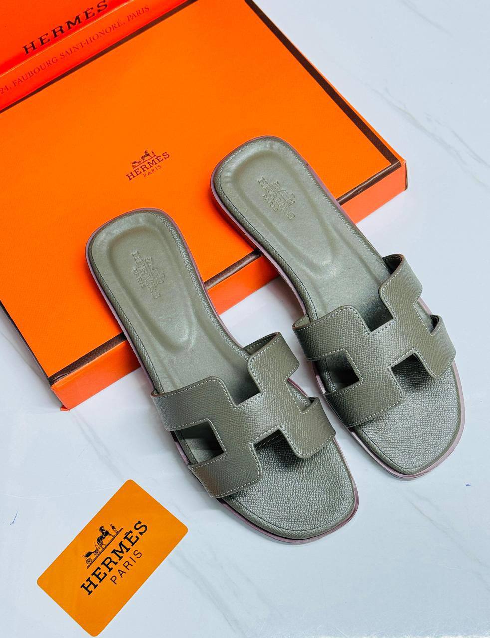 𝗛𝗘𝗥𝗠𝗘𝗦 𝗢𝗥𝗔𝗡 𝗦𝗟𝗜𝗣𝗣𝗘𝗥
💯high quality
Size 36-37-38-39-40-41
90 dhs❣️

Zain86
♥️♥️♥️