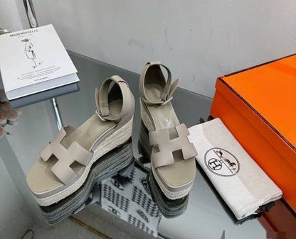 HERMES 
☘️ *SIZE  35  to 40 ☘️                                                                                                       
230 dhs🌺

Zain224
♥️♥️♥️