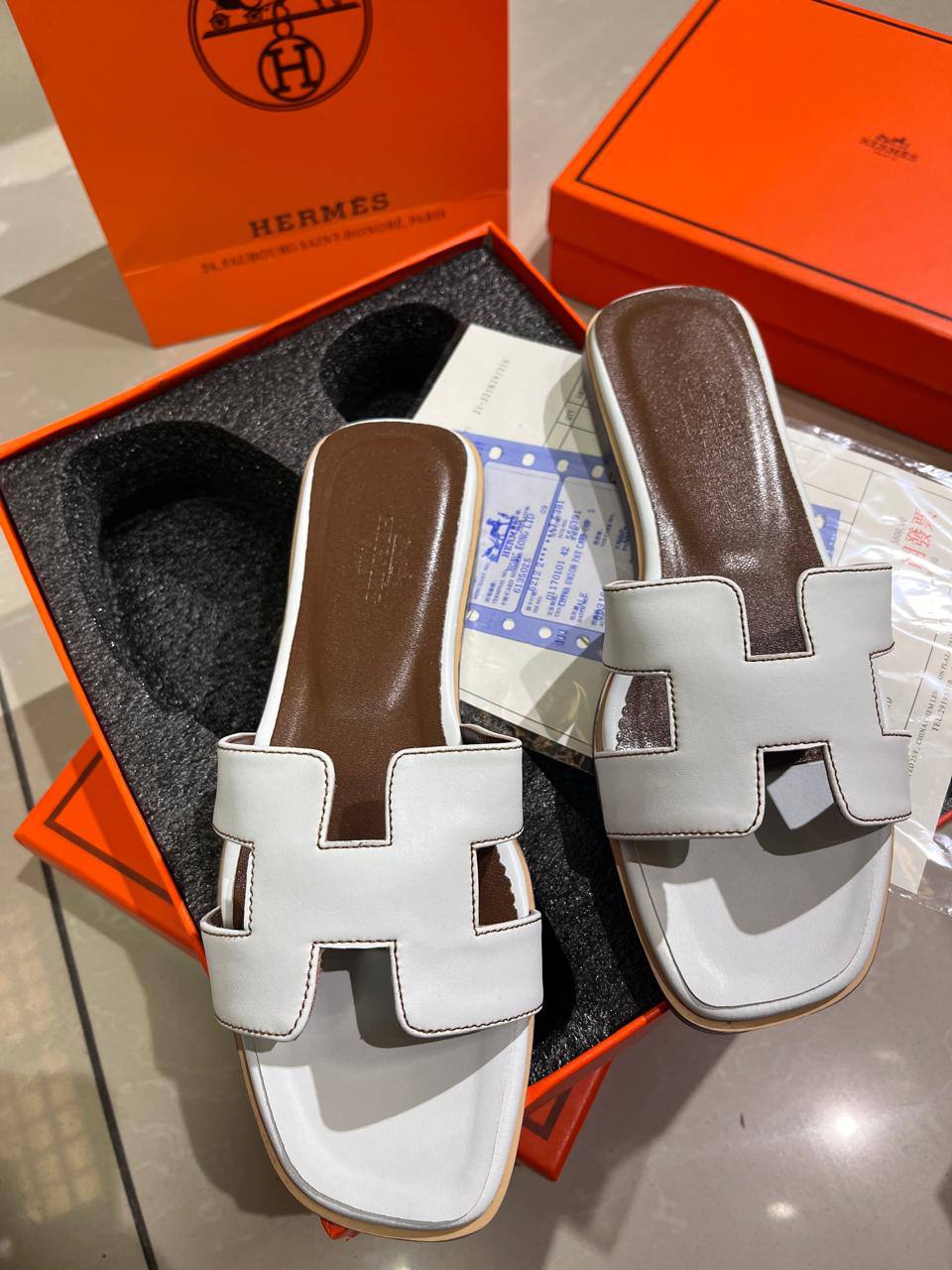 Hermes

Size:36 to 42

85 dhs🪙🌺

Zain241
♥️♥️♥️