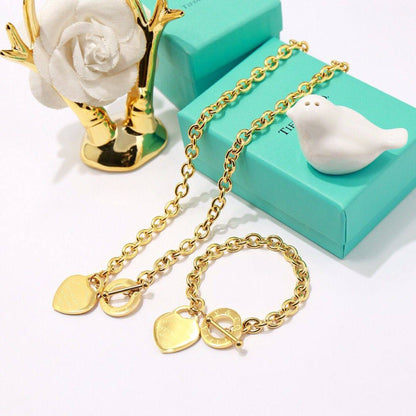 Tiffany ❤️‍🔥*
Necklace 💥
Bracelet ✨
Master quality 💯
With normal boxes 🗃️ 
80 dhs✅
With master box 📦 
100 dhs✅

Zain216
♥️♥️♥️