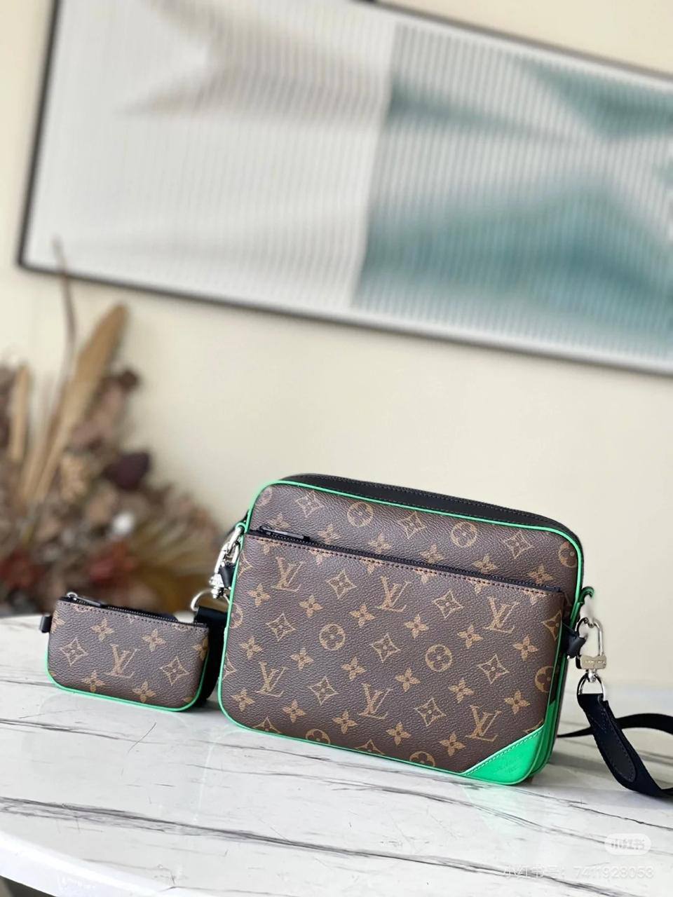 Men's Cross body Bag 
210 dhs❣️ 

With Box
🎁🎁🎁

Zain33
♥️♥️♥️