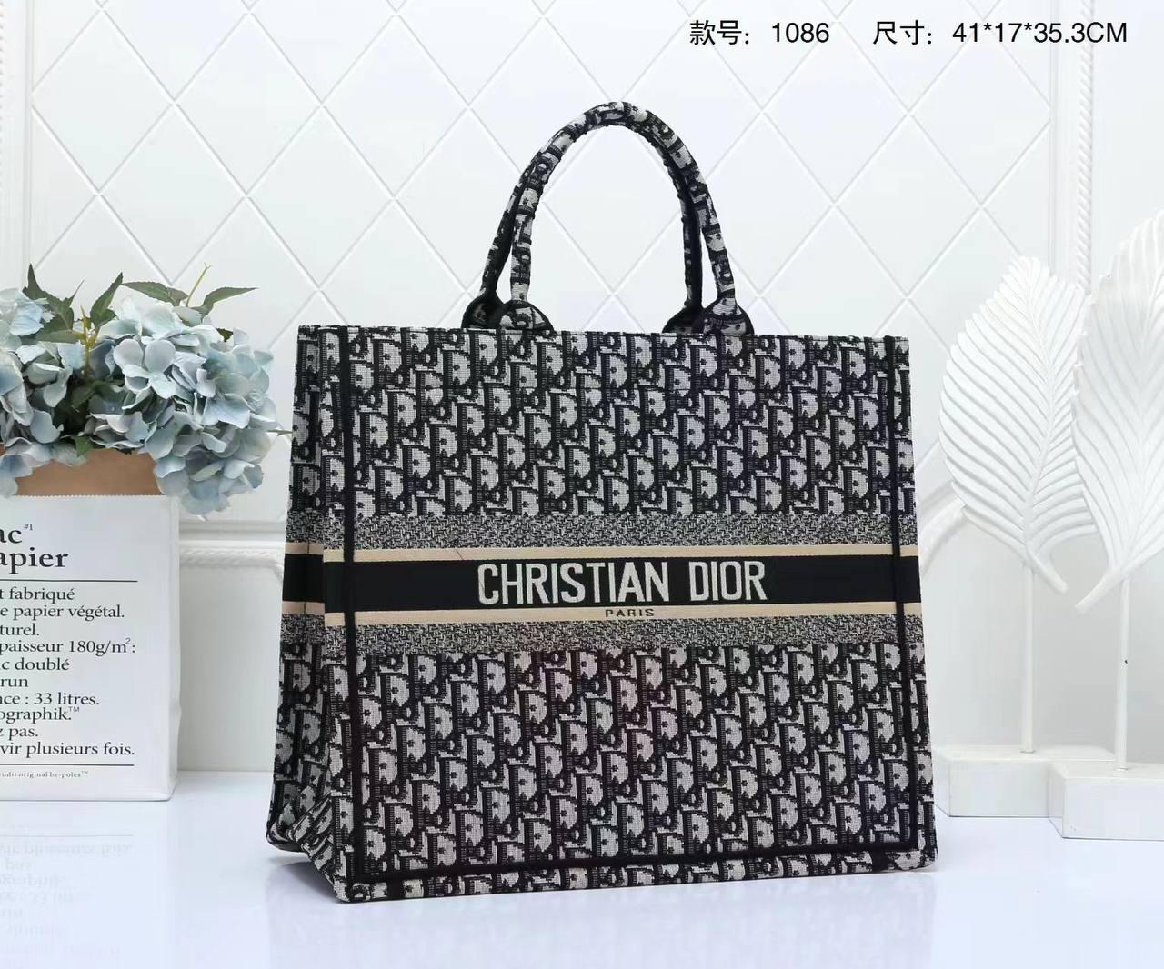Dior

with box🎁🎁🎁

120 dhs🇦🇪
41cm

Zain143
♥️♥️♥️