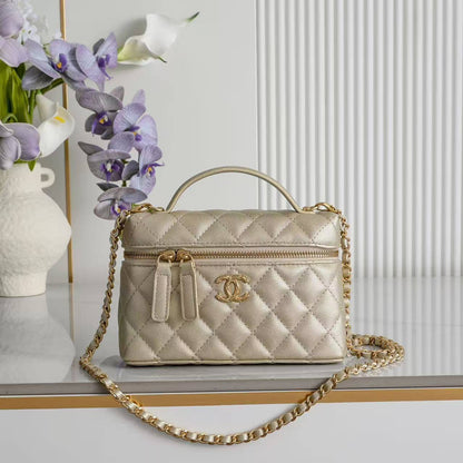 Chanel
withbox 
100 dhs🇦🇪🇦🇪

Zain143
♥️♥️♥️