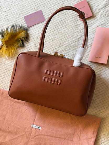 MIU MIU
30cm
360 dhs❤️
34cm
370 dhs❤️
Top quality

Zain167
♥️♥️♥️