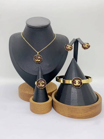 Stainless steel ❤️‍🔥*
Necklace 💥
Earring ✨
Ring 💍 free size 💍
Bangle 🦋
Non tarnish 💯
With brand boxes 🗃️ 
And paper bag 🛍️
50 dhs✅

Zain216
♥️♥️♥️