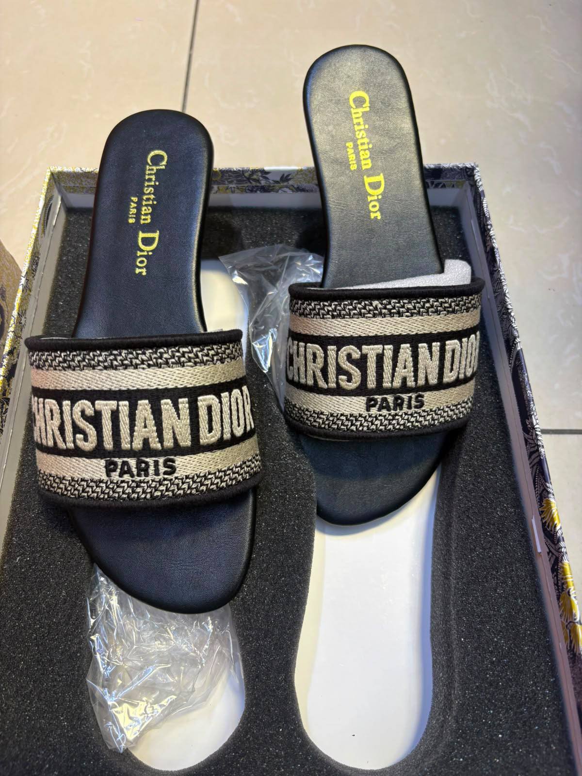 Dior

36-41
80 dhs🇦🇪🇦🇪🇦🇪

Zain145
♥️♥️♥️