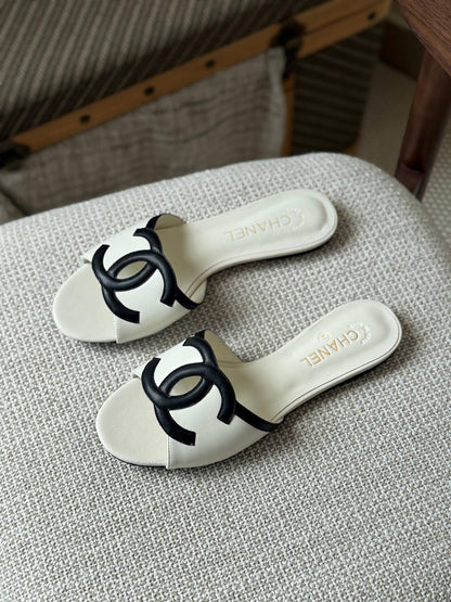 CHANEL 
✨ Collection
👠 36–41
💎 Premium Quality
🔥 Super Master
450 dhs✅

Zain198
♥️♥️♥️