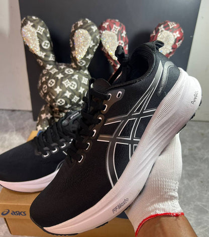 ASICS Men's Gel-Kayano 32 Running Shoes, Black/white 
36-45 Available 🤩
220 dhs✅

Zain242
♥️♥️♥️