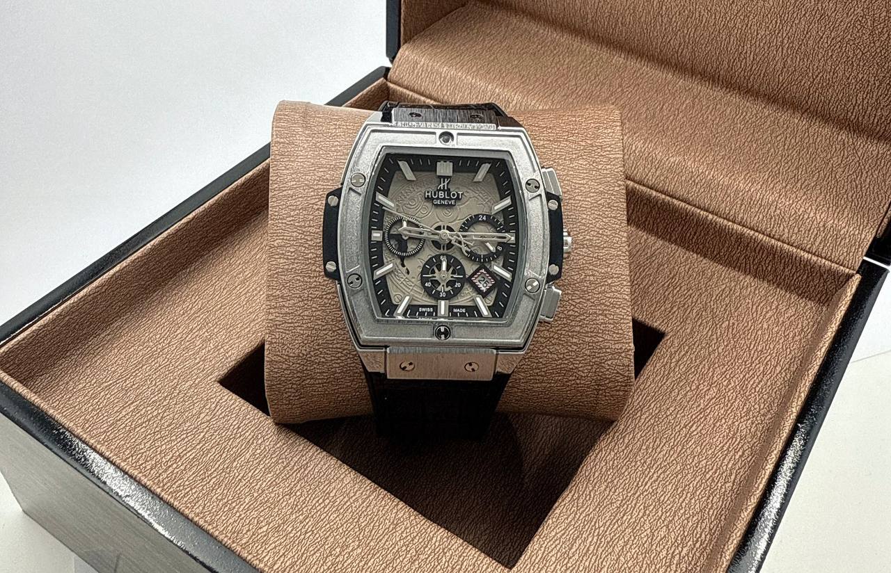 Hublot
Stop watch 
65 dhs🪙🌨️

Zain45
♥️♥️♥️