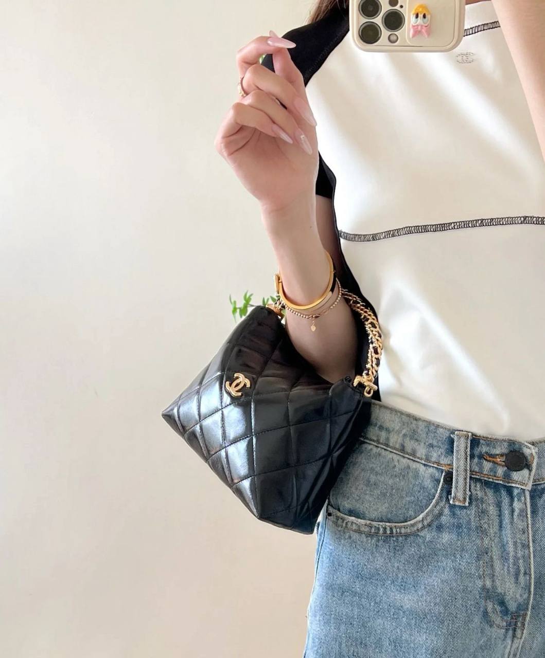 Chanel
95 dhs✅
size：22cm
Good-quality 

with box🎁

Zain35
Zain26
♥️♥️♥️