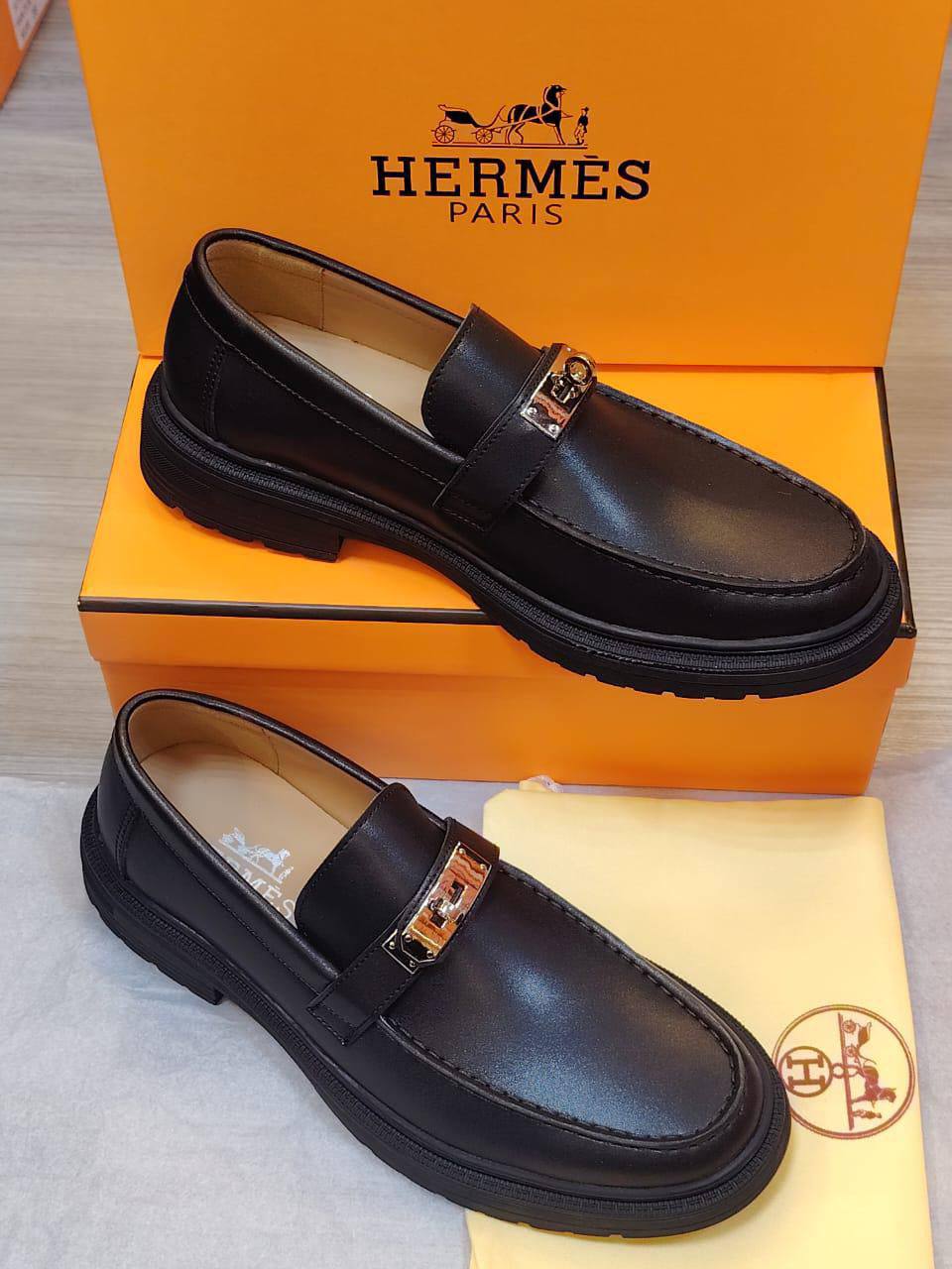 Dior   Prada   Gucci Valentino LV
 Good Quality, 
Size 40To 45
190 dhs✅

Zain16
♥️♥️♥️