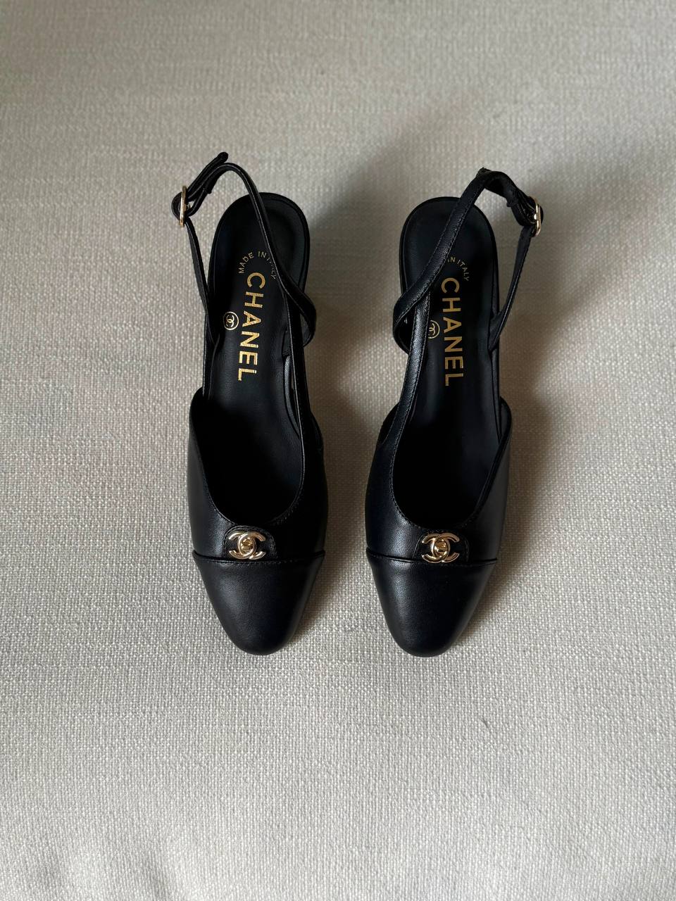 Chanel
AAA Quality
Size 36 to 41
450 dhs💓

Zain288
♥️♥️♥️