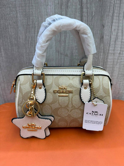 COACH

Size  18cm

Withbox
100 dhs🇦🇪🇦🇪

Zain04
♥️♥️♥️