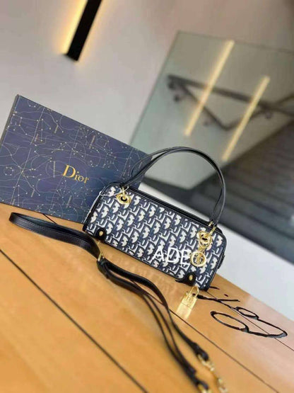 Dior

110 dhs✅

with box
🎁🎁🎁

Zain203
♥️♥️♥️