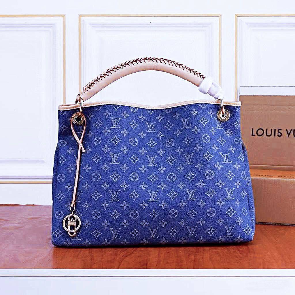 LV 
GOOD QUALITY 
120 dhs✅

Zain39
♥️♥️♥️