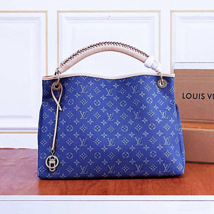 LV 
GOOD QUALITY 
120 dhs✅

Zain39
♥️♥️♥️