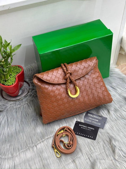 BOTTEGA
SIZE  ………26 CM 🥰
90 dhs❤️

with Box🌷
🎁🎁🎁

Zain244
♥️♥️♥️