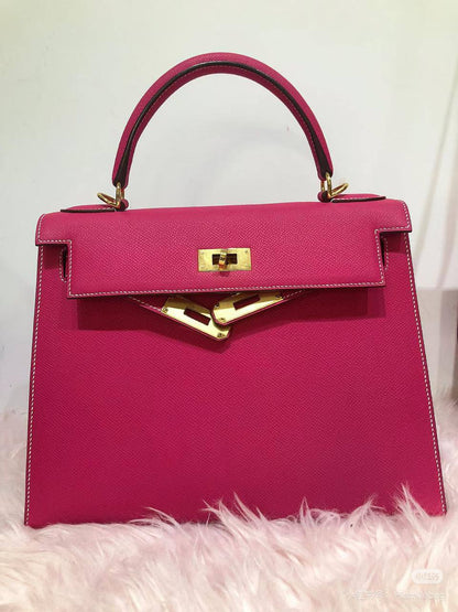 Hermes Kelly
Size : 25 * 20  cm
95 dhs🪙💕
with box 🎁

Zain115
♥️♥️♥️
