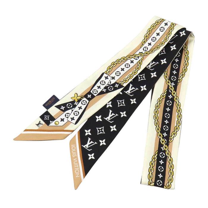Scarf silk  
45 dhs🇦🇪🇦🇪 with box

Zain312
♥️♥️♥️