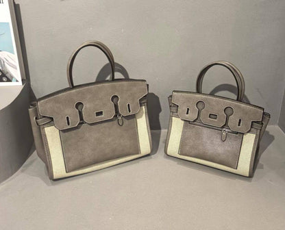 Hermes
HIGH QUALITY 
BIG SIZE 120 DHS✅
SMALL SIZE 120 DHS✅

Zain295
♥️♥️♥️