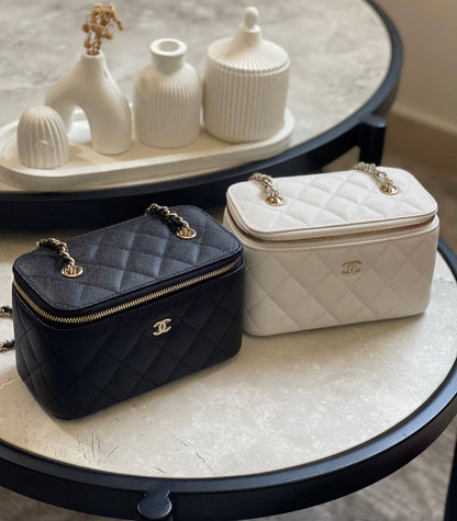 Chanel  ✨💥
Available original box 📦 
With full packing 🎀🎀
Super high quality 💥💥
For Price 👇 WhatsApp✅
0568585901 
0507557372
0552275751 Owner Zain 👌

Zain283
♥️♥️♥️