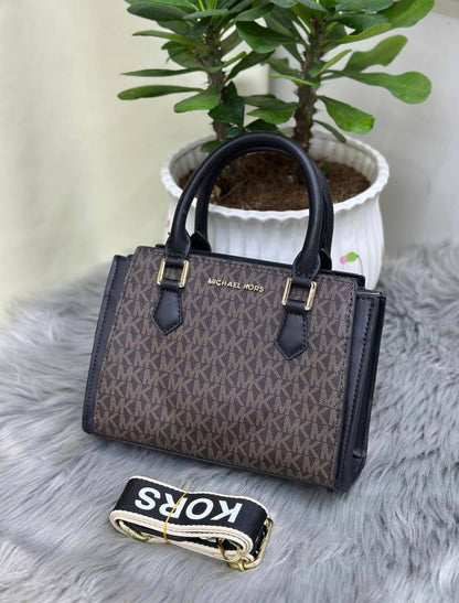 MK
95 dhs❣️
size：23cm
Good quality

Zain35
♥️♥️♥️