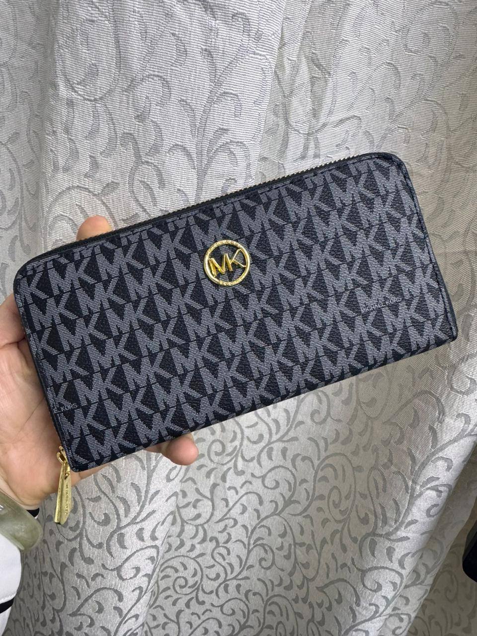 💝 Mk / Dior wallet
1️⃣ First quality 
Size : 19.5 * 9.5 aed
40 dhs✅

Zain115
♥️♥️♥️