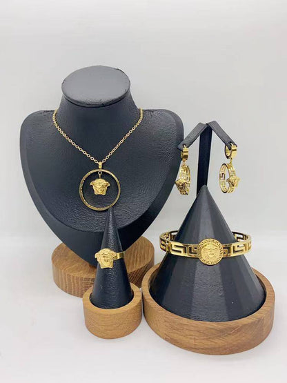 Stainless steel SET 💯*
Necklace ❤️‍🩹
Earring 🍁
Breslat ❣️
Ring 💍 free size
With normal boxes 📦 
And paper bag 🛍️
45 dhs🪙🌨️

Zain216
♥️♥️♥️